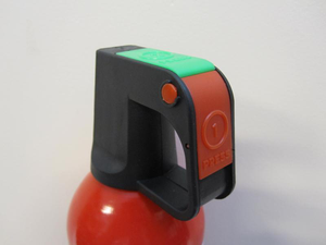 stopp-brannen-i-tide-med-slukkespray bildeserie. Bilde 3